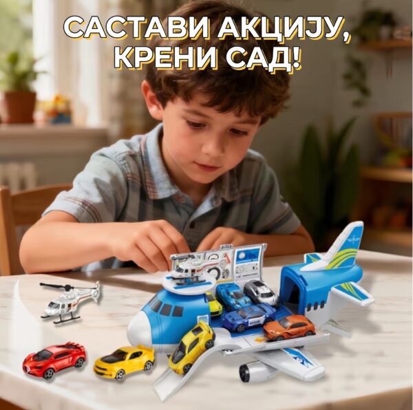 Gemini_Generated_Image_ly5u7lly5u7lly5u "Супер Складиште" авион са аутомобилима и хеликоптером! Рампе за утовар, паркинг платформа и сати забаве за децу 3+. Димензије: 37.4x19.5x9.8 cm. Савршен поклон!